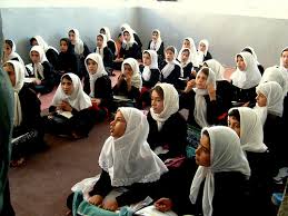 Béremelést követelnek a tanárok