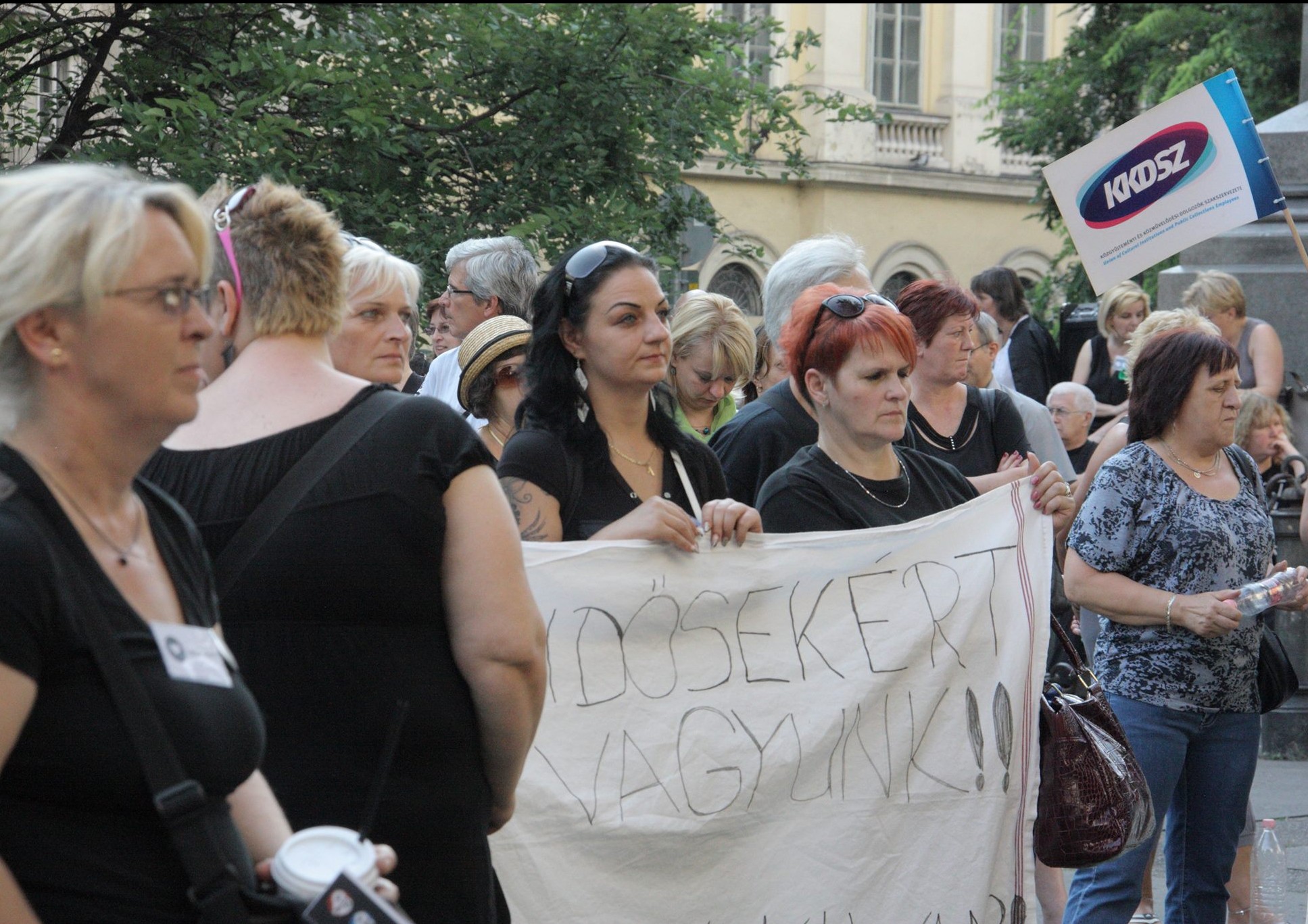 A SZEF szolidáris július 1.