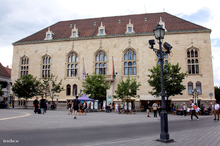 Költözik a levéltár, de… hova?