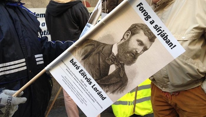 Egy kultúrpolitikai interjú, és ami nincs benne