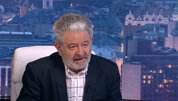 A SZEF elnöke a közalkalmazottak védelmében!